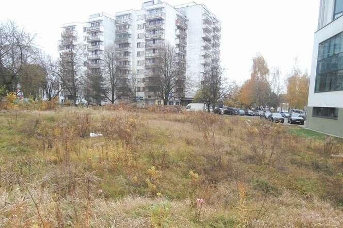 LSM: Mieszkańcy prosili, właściciel zdjął ogrodzenie. Działka jest na sprzedaż