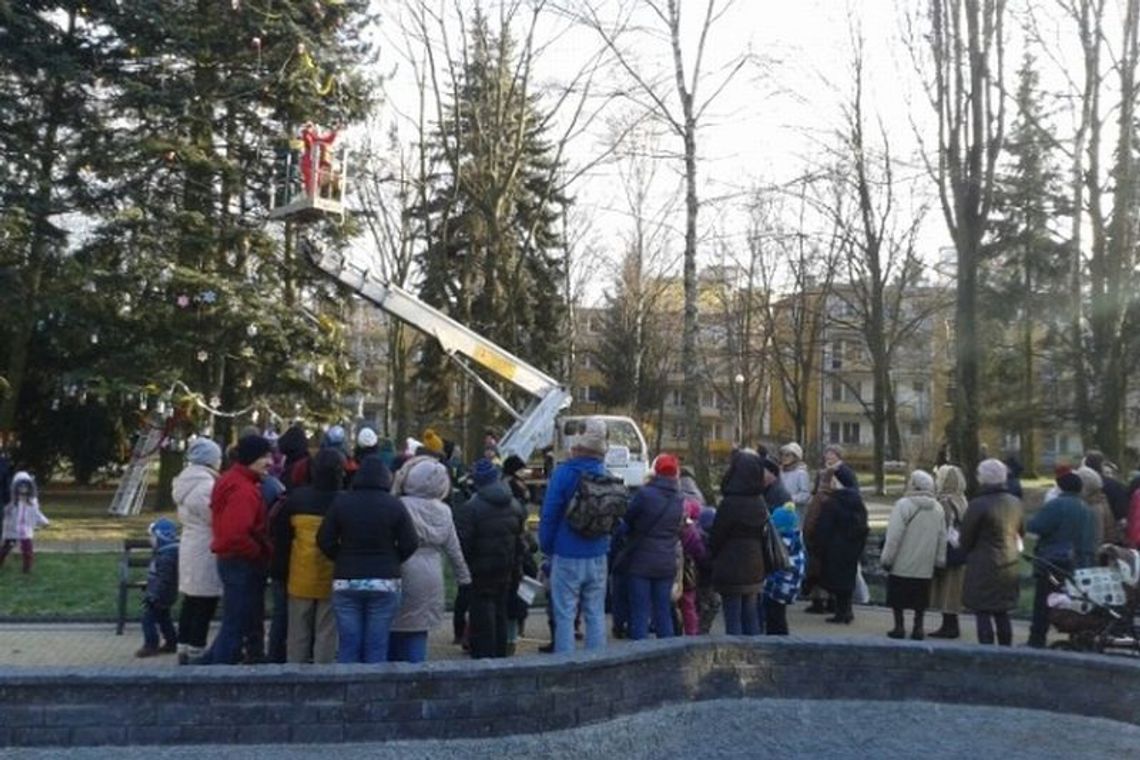 LSM: Mieszkańcy wspólnie ubrali osiedlową choinkę