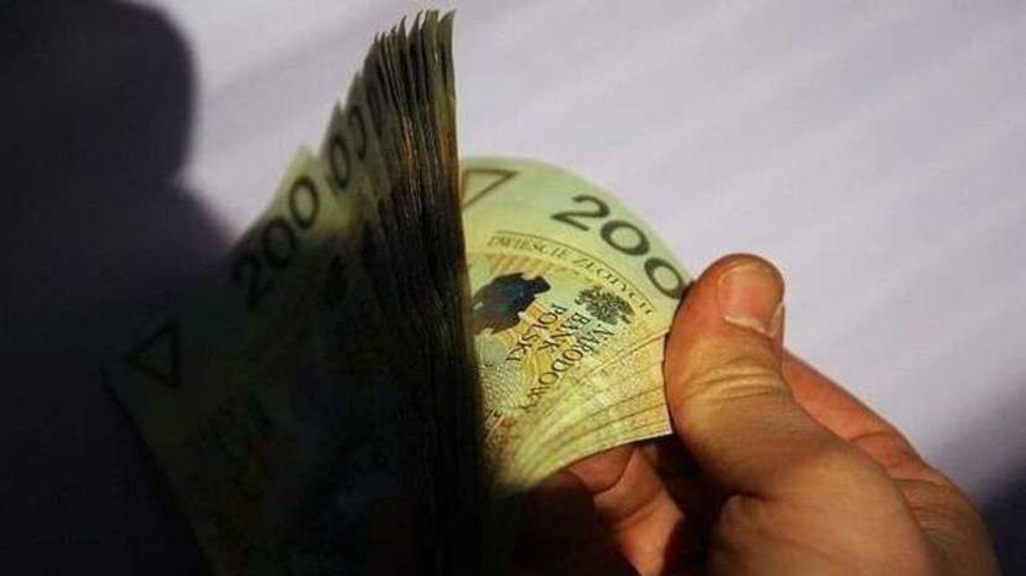 Lubartów: Kobieta straciła 30 tys. złotych. Padła ofiarą fałszywego policjanta