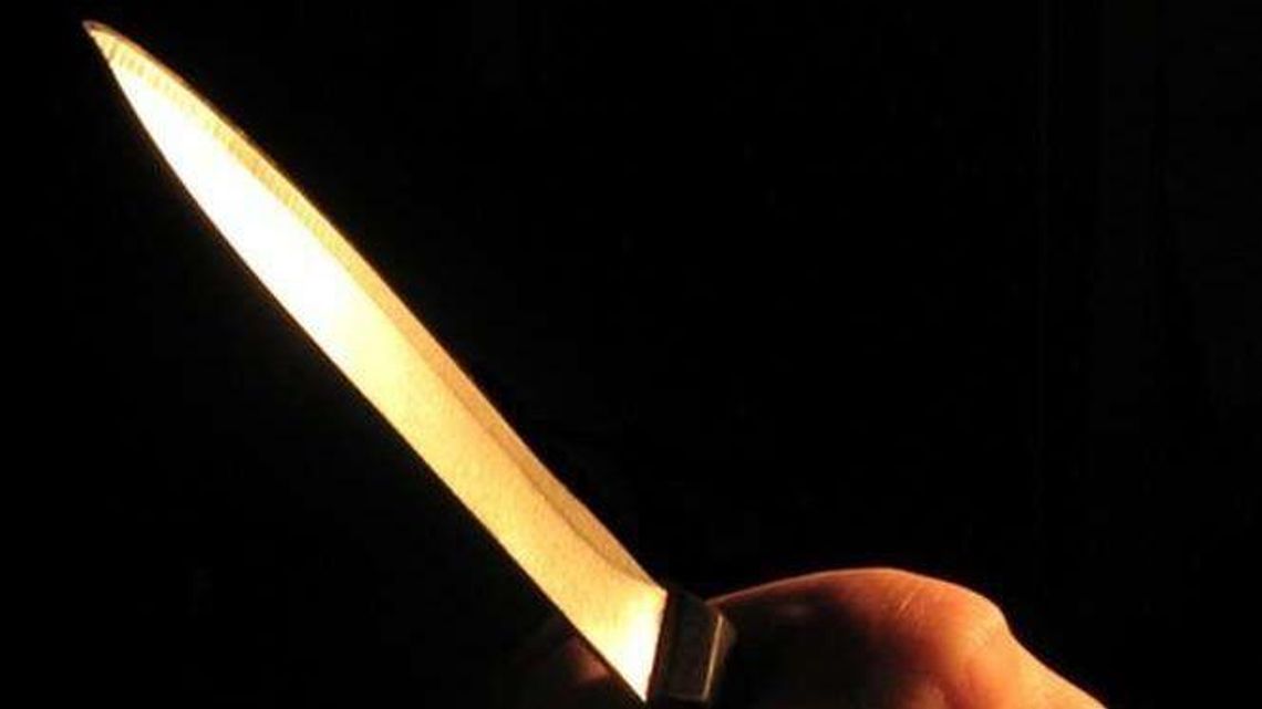 Lubartów. Nocna awantura z udziałem noża pod sklepem. Napastnika ścigali na dachu