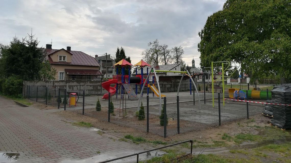 Lubartów: Pomimo trudności, plac zabaw prawie gotowy