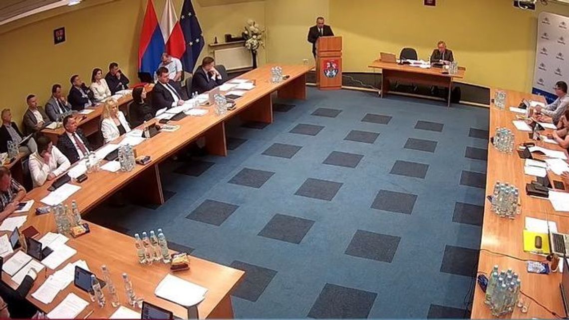 Lubartów: Radny oddał mandat. "Nie zgadzam się z polityką realizowaną przez klubowe koleżanki i kolegów" Lubartów: Radny oddał mandat. "Nie zgadzam się z polityką realizowaną przez klubowe koleżanki i kolegów"