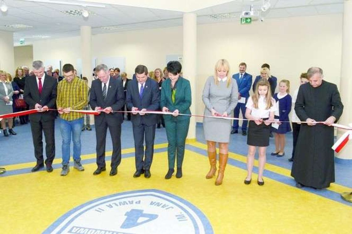 Lubartów: Sanepid zalecił, szkoła jest większa