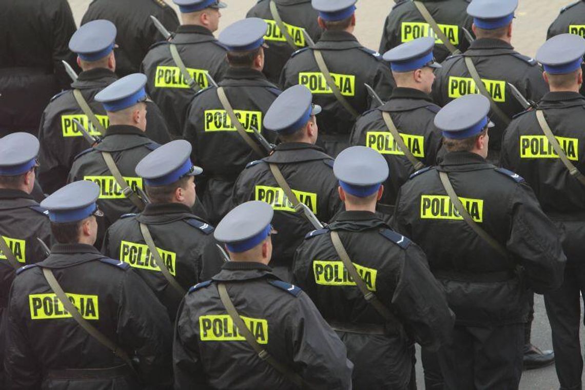 Lubelscy policjanci mają sposób na wyższe emerytury. Przyznają sobie dodatki