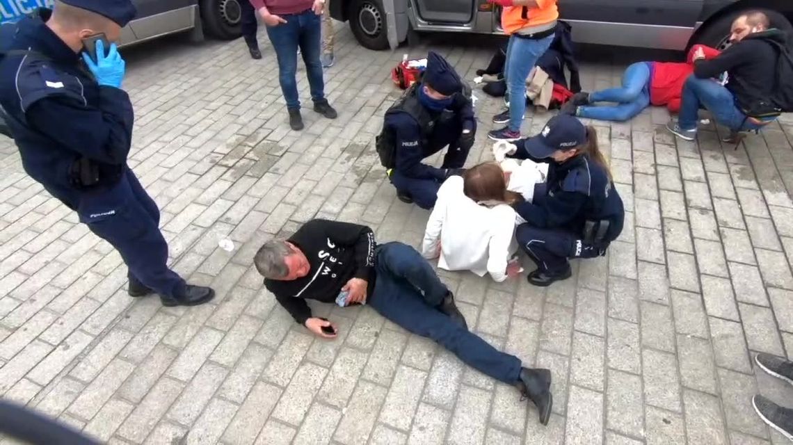 Lubelscy przedsiębiorcy na proteście w Warszawie. "Tylko w ten sposób rządzący dowiedzą się, że tarcze które miały nas obronić nie działają" Lubelscy przedsiębiorcy na proteście w Warszawie. "Tylko w ten sposób rządzący dowiedzą się, że tarcze które miały nas obronić nie działają"