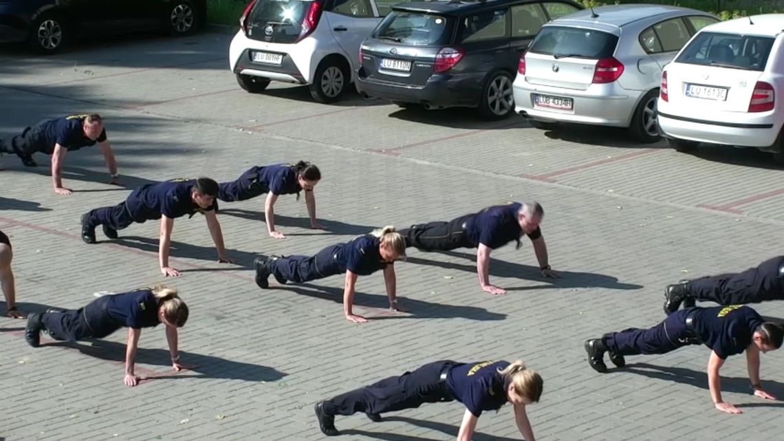 Lubelscy strażnicy miejscy w #GaszynChallenge. Robili pompki w szczytnym celu [wideo]