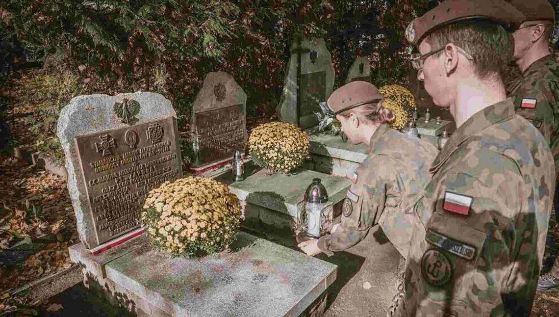 Lubelscy terytorialsi odwiedzają groby bohaterów