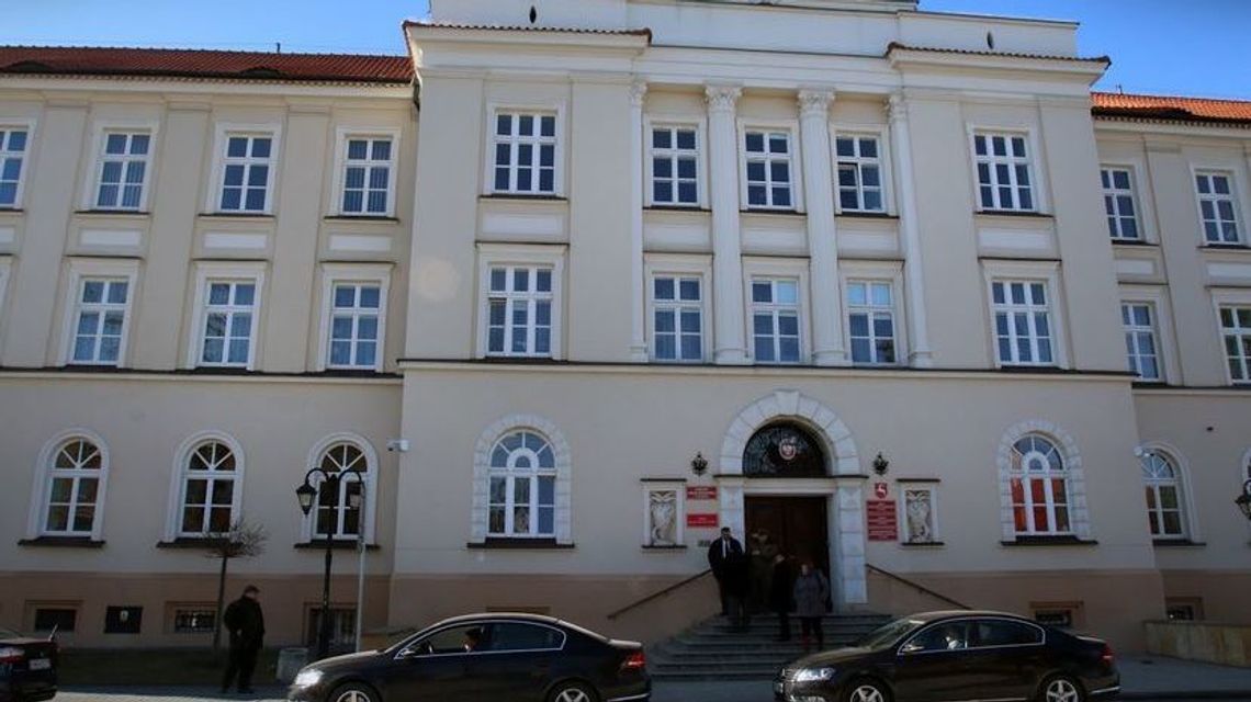 Lubelscy urzędnicy nie zobaczą w tym roku nagród. Trzeba pieniędzy na walkę z pandemią