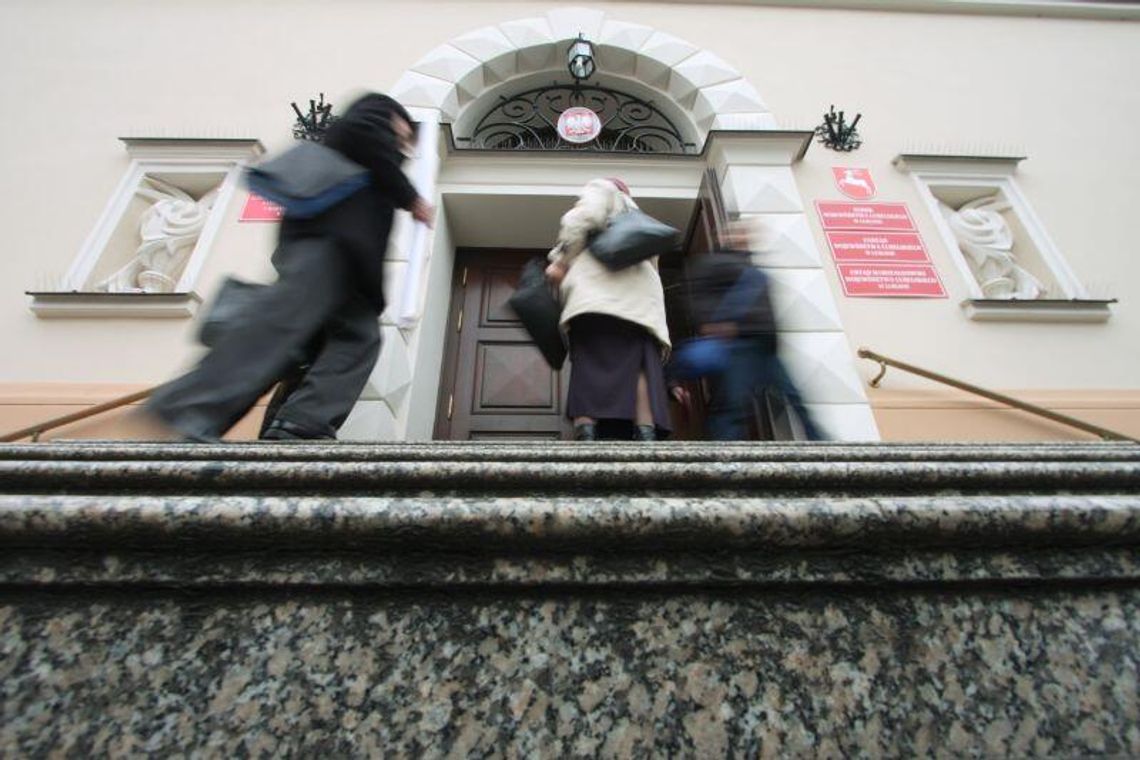 Lubelska Lista Płac: Zarobki w urzędzie, na stacji paliw, na słuchawce