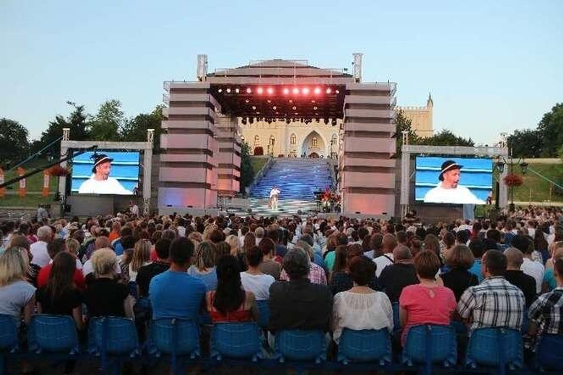 Lubelska Noc Kabaretowa. Kabarety przyciągnęły tłumy na plac Zamkowy (zdjęcia) Lubelska Noc Kabaretowa. Kabarety przyciągnęły tłumy na plac Zamkowy (zdjęcia)