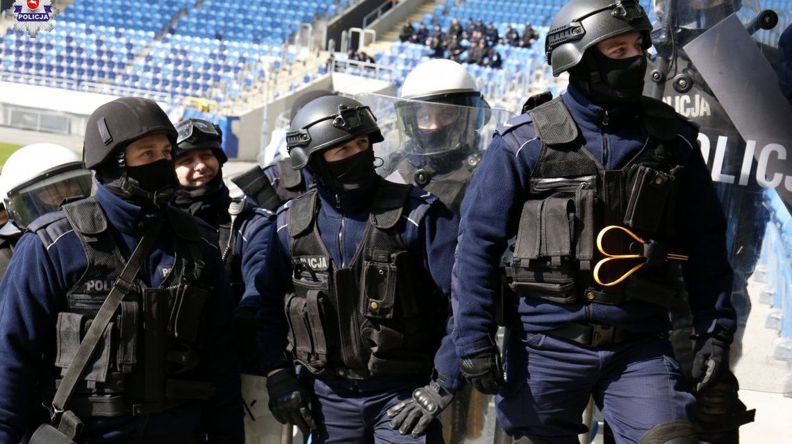 Lubelska policja szykuje się na piłkarskie Mistrzostwa Świata. Mundurowi ćwiczyli na stadionie