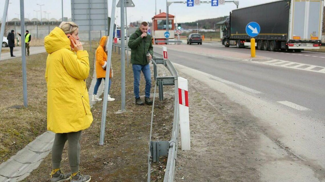 Lubelskie. 15 kilometrów przed granicą w korku utknęło dziecko pod respiratorem