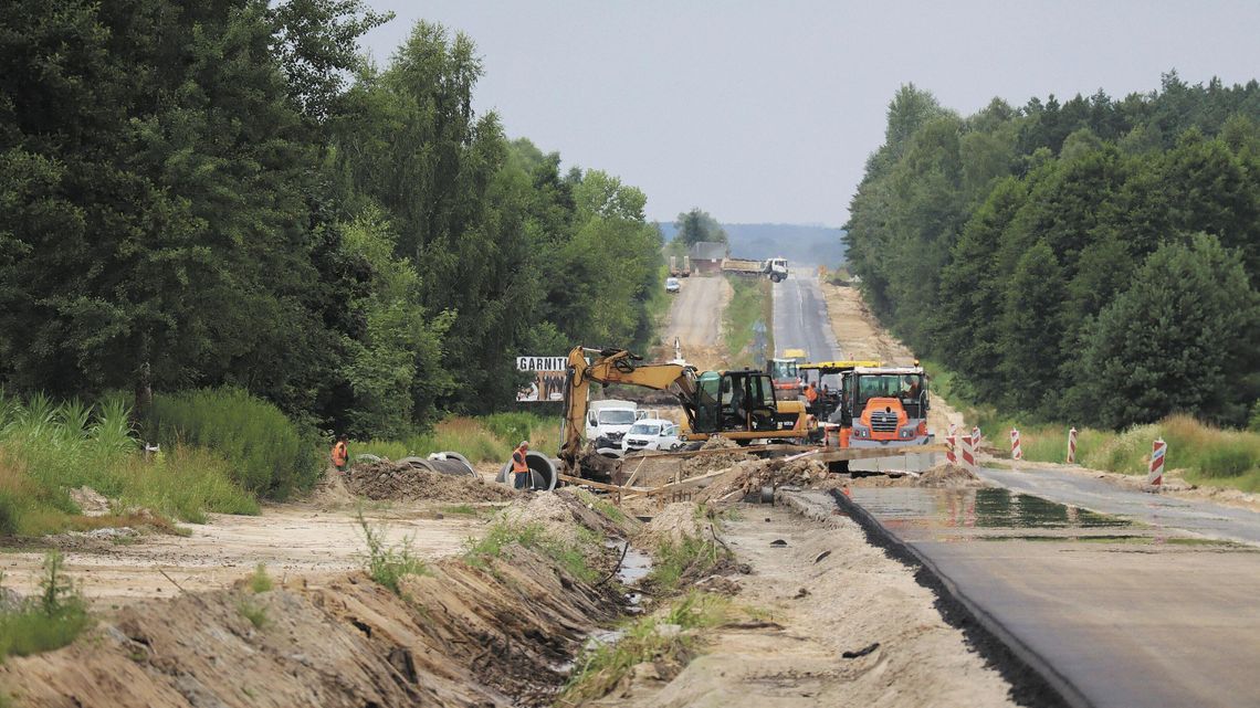 Lubelskie: 8 kilometrów jazdy, 18 wahadeł po drodze. Remont drogi wojewódzkiej [zdjęcia]