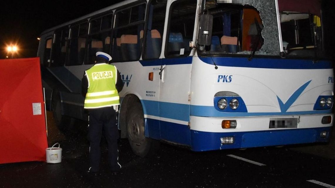Lubelskie: Autobus PKS śmiertelnie potrącił pieszego. Mężczyzna szedł nieprawidłową stroną drogi