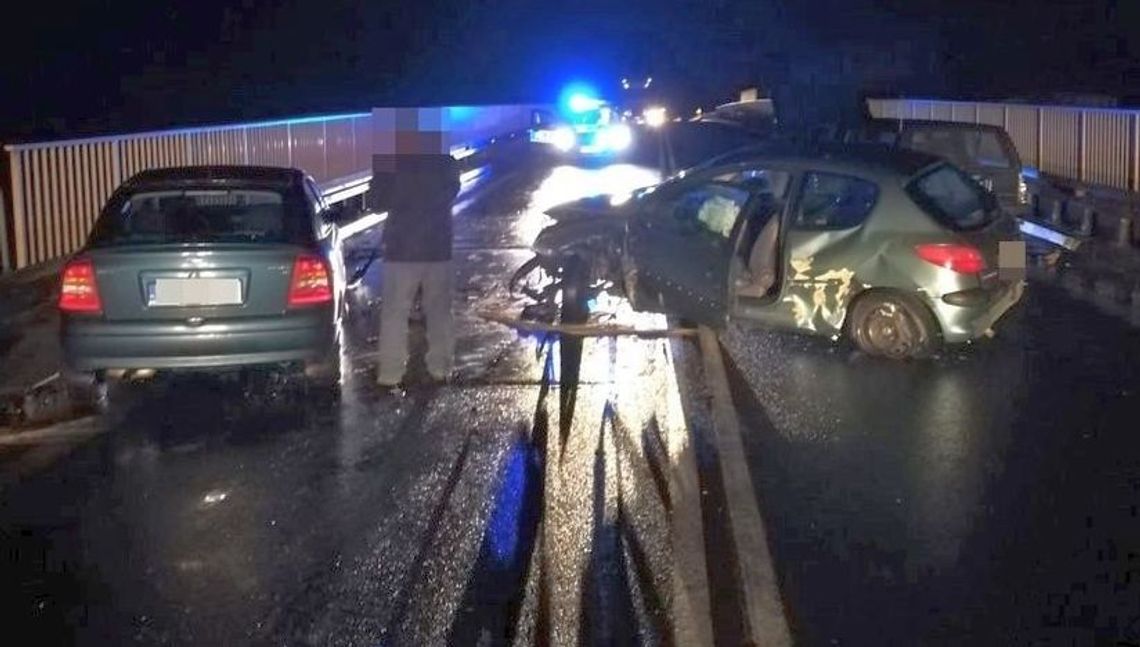 Lubelskie: Aż trzy kolizje jedna po drugiej w tym samym miejscu. Pięć rozbitych samochodów