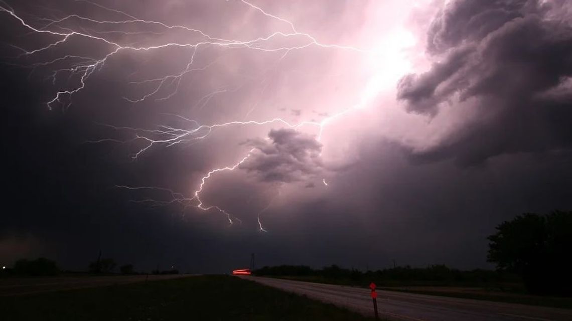 Lubelskie: Burze z miejscowymi opadami gradu, a do tego porywisty wiatr. Ostrzeżenie IMGW