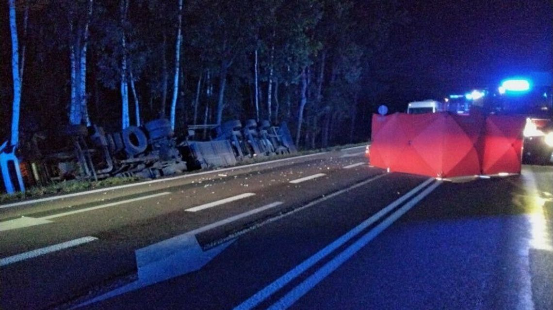 Lubelskie. Cysterna z gazem potrąciła pieszego i wpadła do rowu Lubelskie. Cysterna z gazem potrąciła pieszego i wpadła do rowu