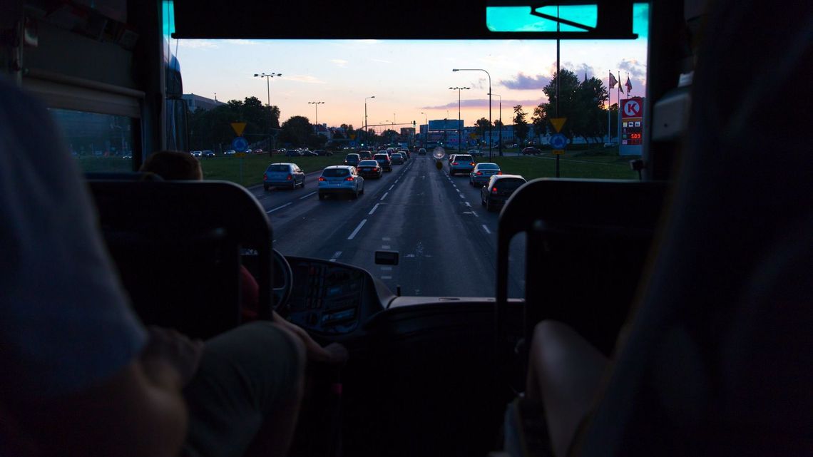 Lubelskie: Czekała rano na busa, ale kierowca się nie zatrzymał. "To niedorzeczne" Lubelskie: Czekała rano na busa, ale kierowca się nie zatrzymał. "To niedorzeczne"