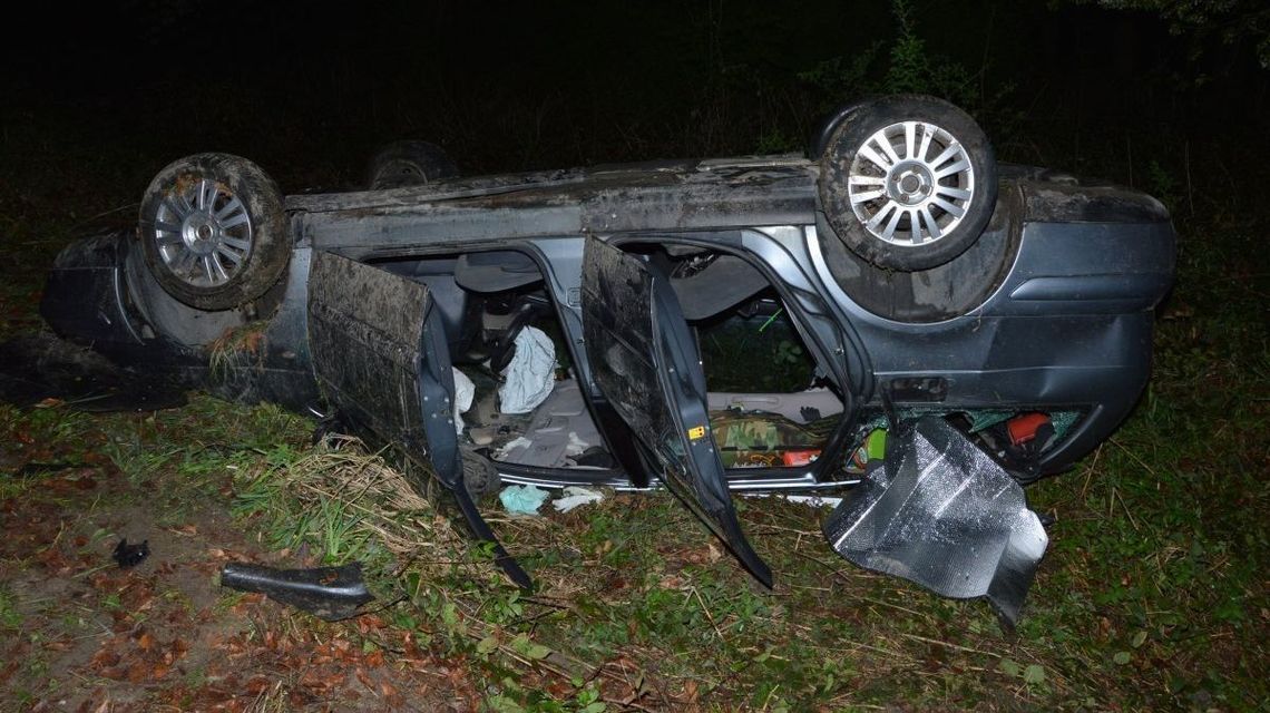 Lubelskie: Czołowe zderzenie dwóch samochodów. Cztery osoby w szpitalu Lubelskie: Czołowe zderzenie dwóch samochodów. Cztery osoby w szpitalu