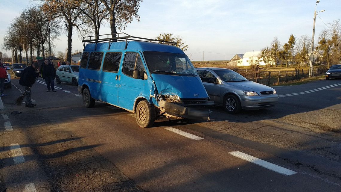 Lubelskie: Cztery osoby przewiezione do szpitala po karambolu w Natalinie [zdjęcia]