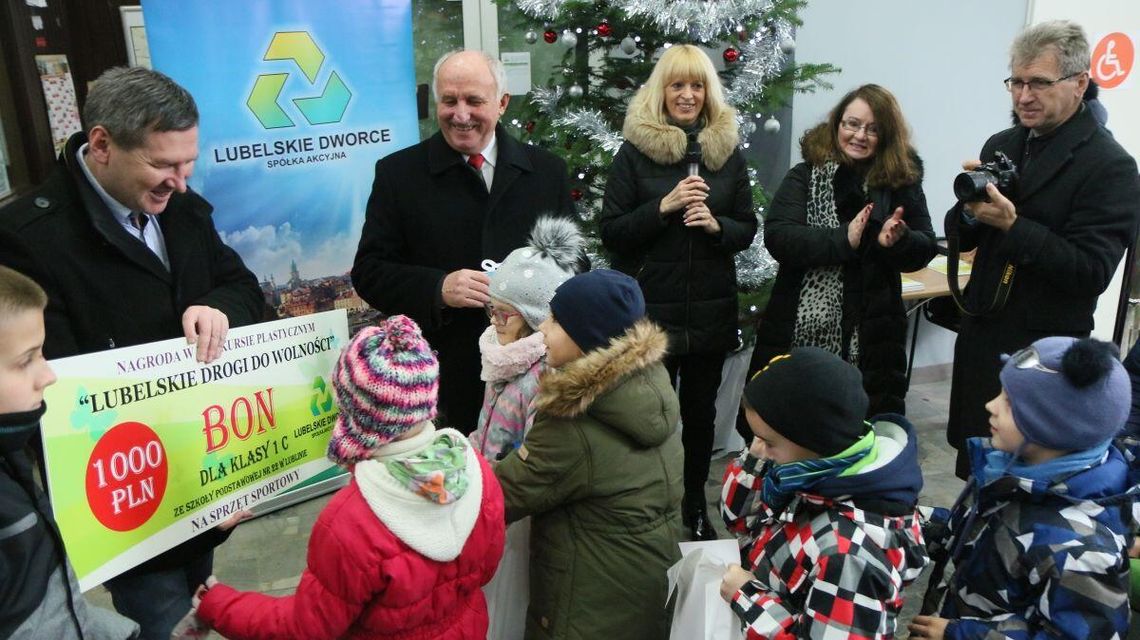 "Lubelskie drogi do wolności". Wystawa na dworcu [zdjęcia]
