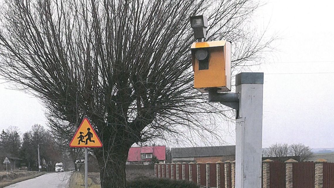 Lubelskie: Fałszywy fotoradar prewencyjnie straszy kierowców. Mieszkańcom się to podoba