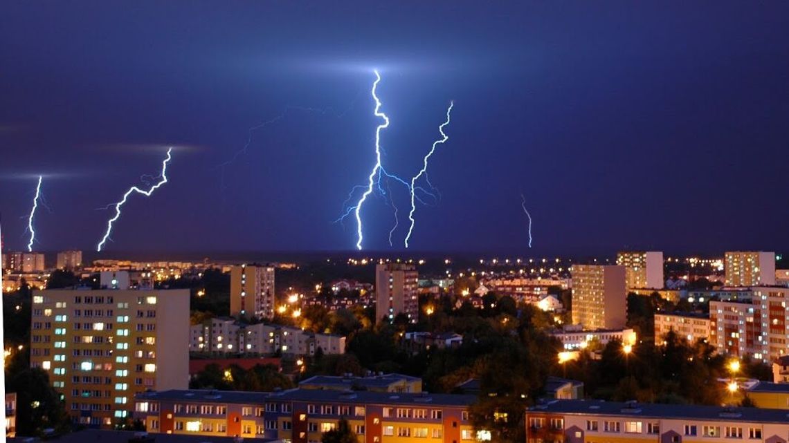 Lubelskie. IMGW ostrzega przed upałem i burzami. Możliwa też trąba powietrzna