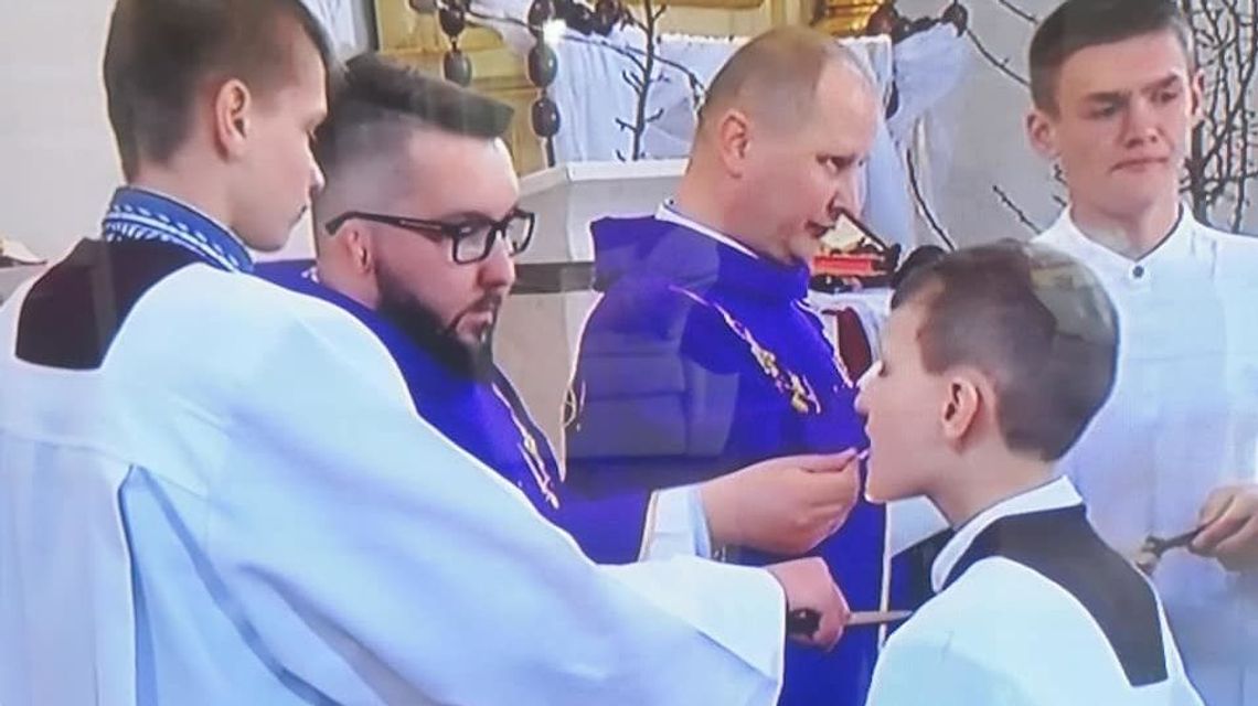 Lubelskie: Komunia rozdawana wiernym do ust na mszy świętej. "W przepisach kościelnych zawarte są zalecenia, a nie nakazy"
