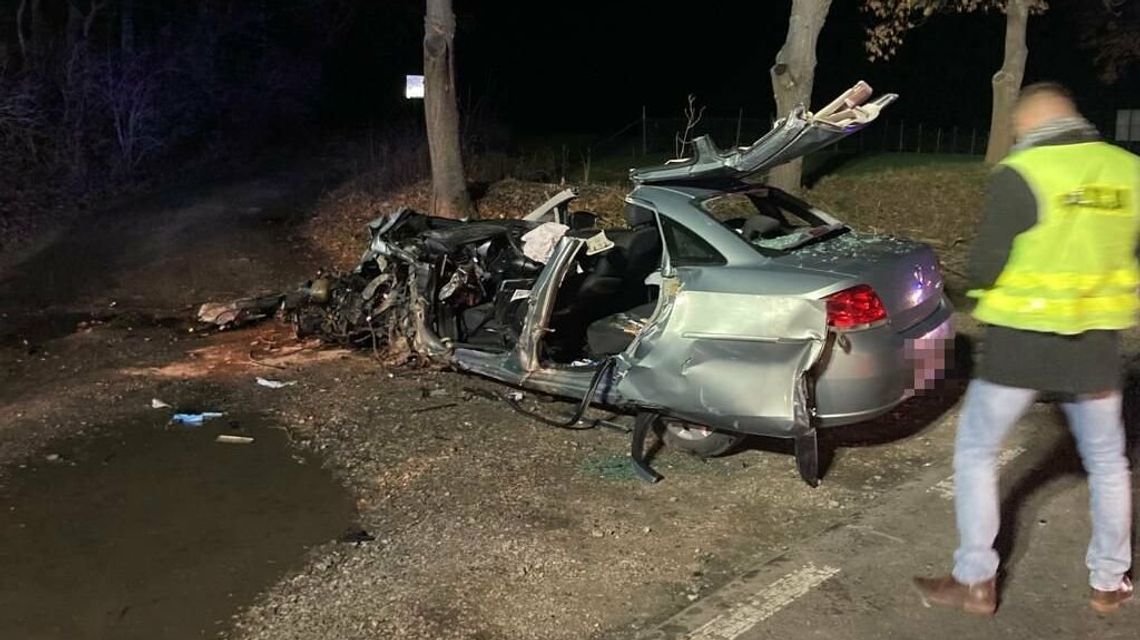 Lubelskie. Koszmarny wypadek. Nie żyje kierowca fiata