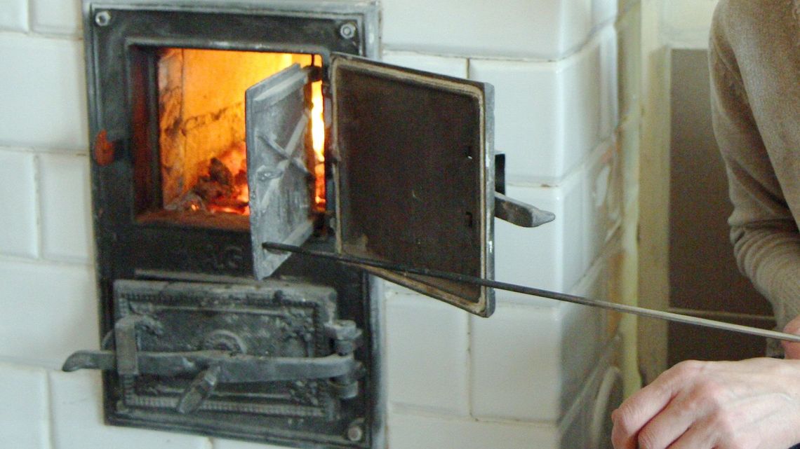 Lubelskie: Ludzie zaczęli palić w piecach. "Lampka na czujniku cały czas świeciła na czerwono" Lubelskie: Ludzie zaczęli palić w piecach. "Lampka na czujniku cały czas świeciła na czerwono"