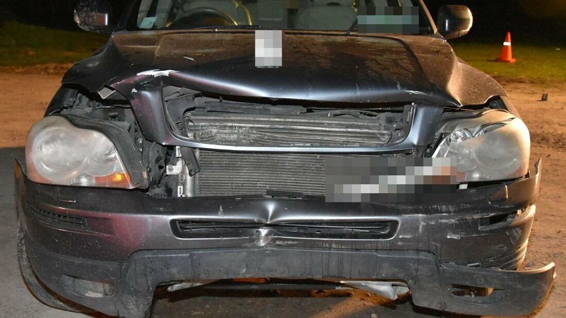 Lubelskie. Makabryczny wypadek. Rozpędzone volvo wjechało w wiatę na stacji benzynowej