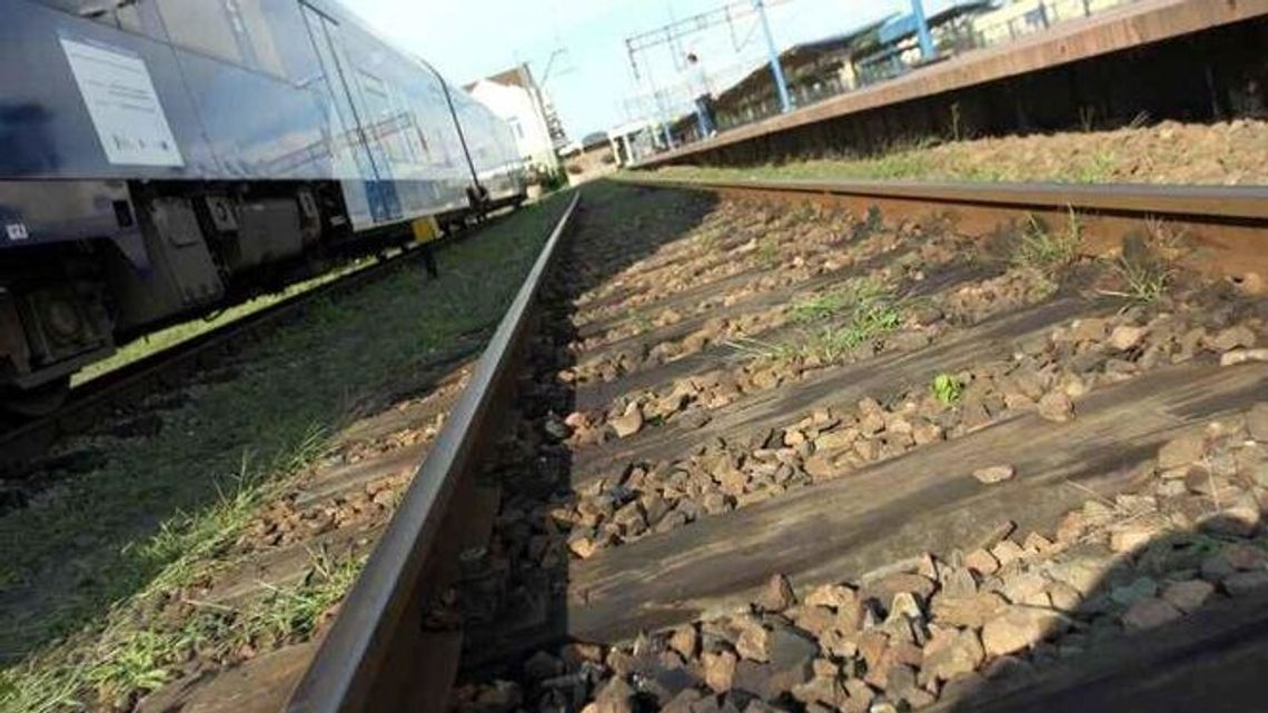 Lubelskie. Mężczyzna położył się na torach. Pociąg już było widać