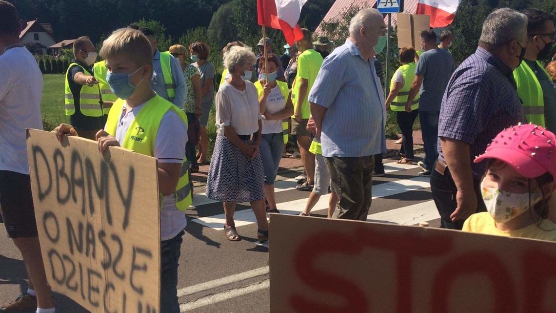 Lubelskie: Mieszkańcy trzech wsi zablokowali drogi. Mają dość strachu i śmiertelnych wypadków