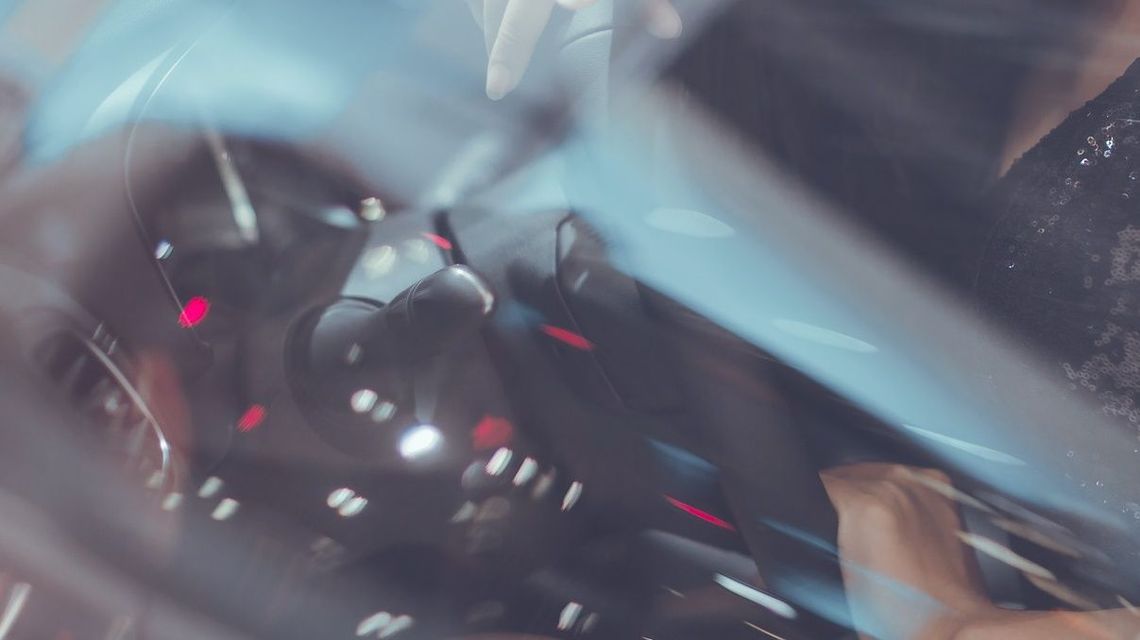 Lubelskie: Nastolatka wsiadła do samochodu z kolegami. Dostała „pigułkę gwałtu”, po wszystkim niczego nie pamiętała