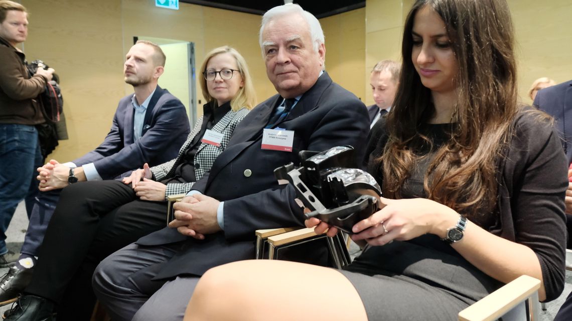 Lubelskie: Nowa fabryka wyprodukuje lampy do Jaguara, Bentleya i Forda Lubelskie: Nowa fabryka wyprodukuje lampy do Jaguara, Bentleya i Forda