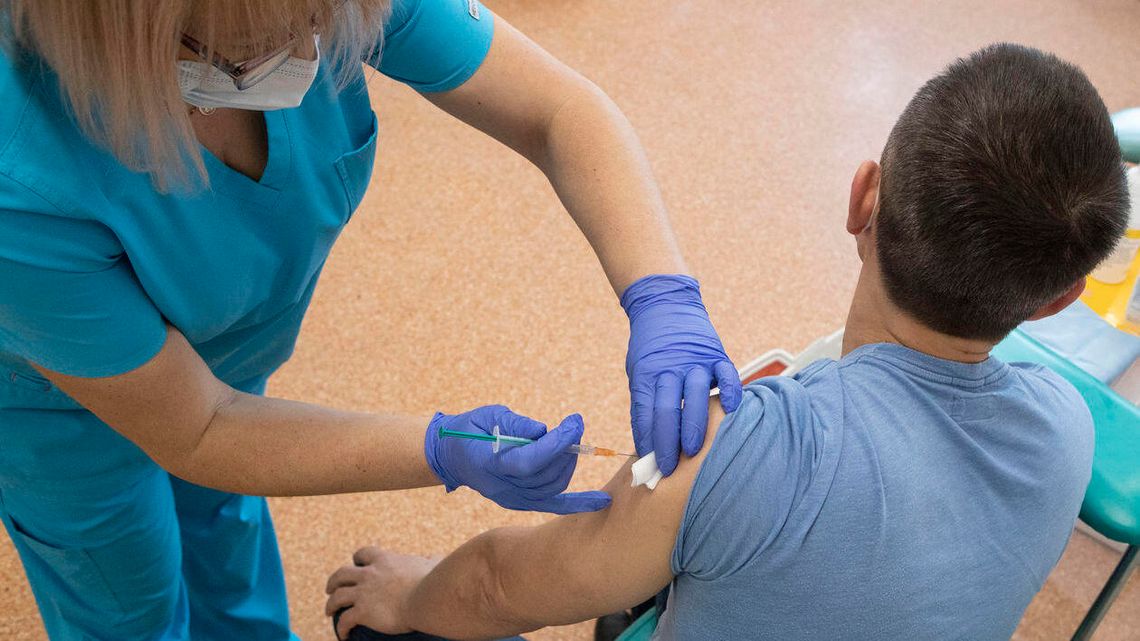 Lubelskie: Nowe punkty szczepień w szkole w Kraśniku, w obiekcie sportowym w Lublinie