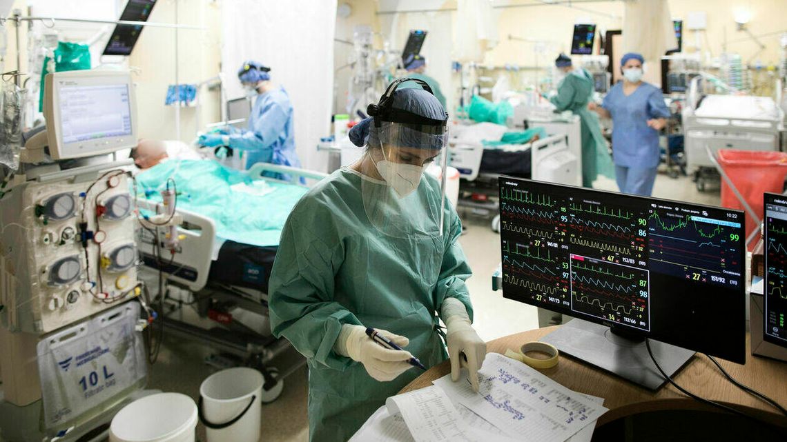 Lubelskie. Odmrażanie łóżek w szpitalach, ale jest pytanie, o to jak „namiesza” Omikron