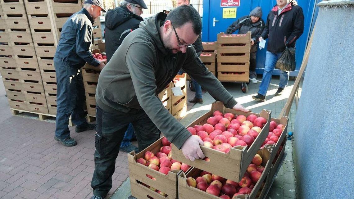 Lubelskie: Owoce, mleko i przetwory mleczne trafiły do trzech szpitali w województwie [zdjęcia]