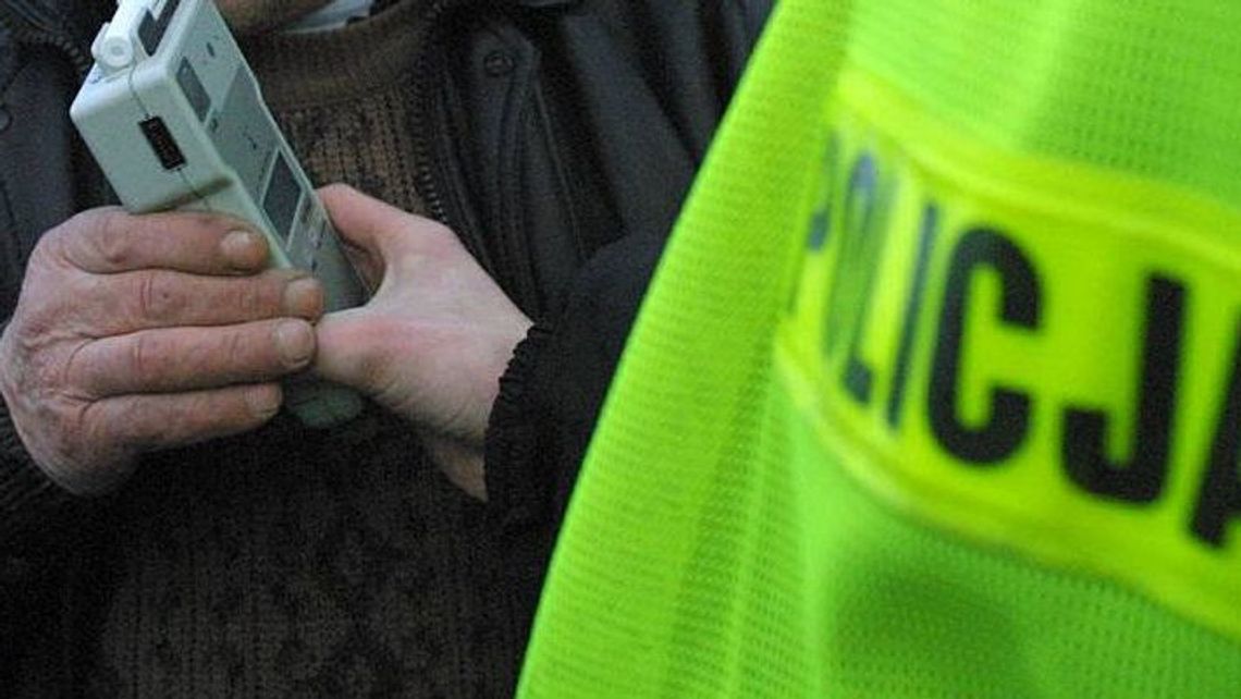 Lubelskie: Pijany wjechał w barierki. Później jechał na samej feldze