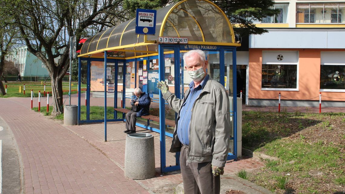 Lubelskie: Pod blokiem jak w ulu. Mieszkańcy mają dość takiego przystanku 