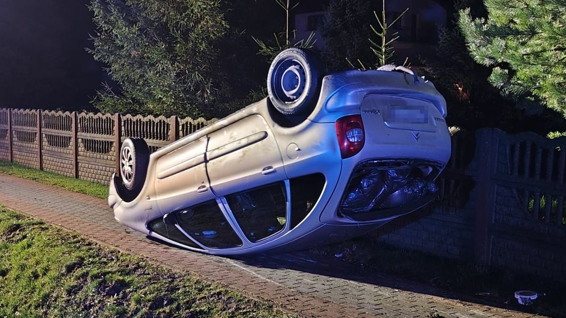 Lubelskie. Prosta droga, a jednak dachowanie citroena. Winne promile. Zdjęcia