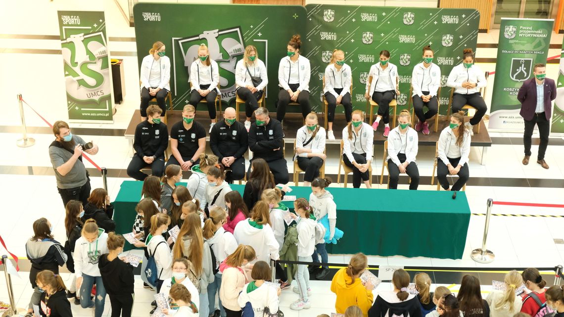 Lubelskie "Pszczółki" spotkały się z małymi kibicami koszykówki [zdjęcia]