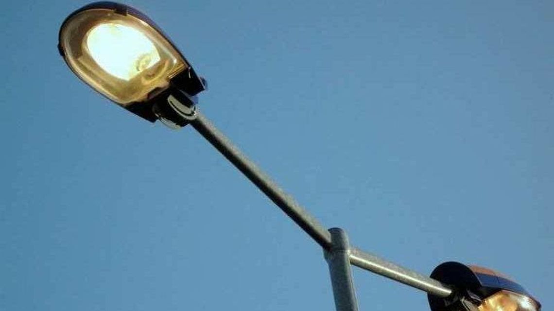 Lubelskie: Radnego dziwią wydatki gminy. Wyłączają latarnie, ale budują boisko 