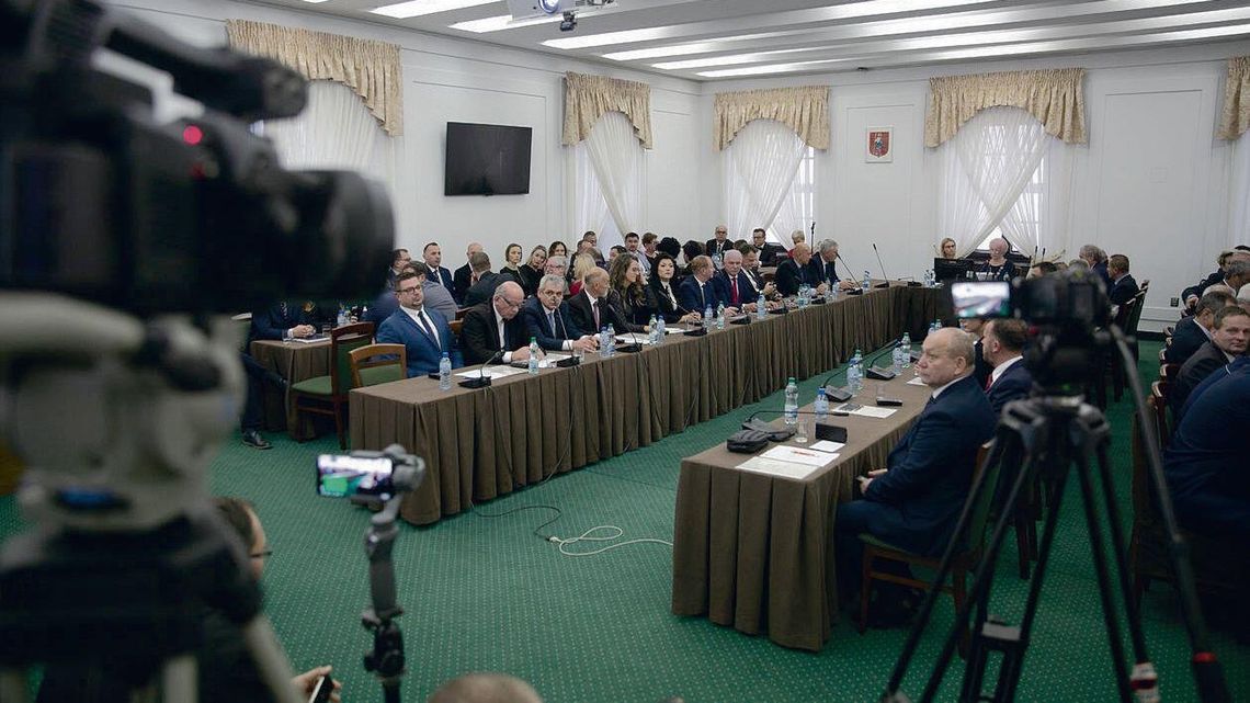 Lubelskie: Radni jednomyślni w sprawie podwyżek swoich pensji. Wzrost aż o 75 procent