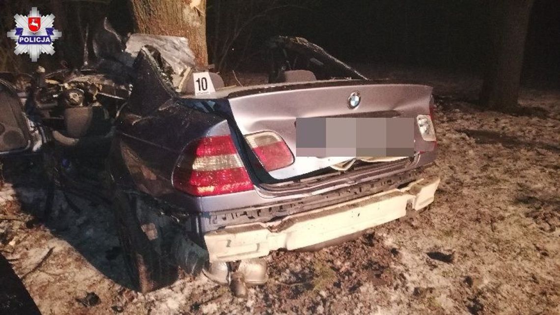 Lubelskie: Rozbił się na drzewach. Młody mężczyzna nie przeżył wypadku