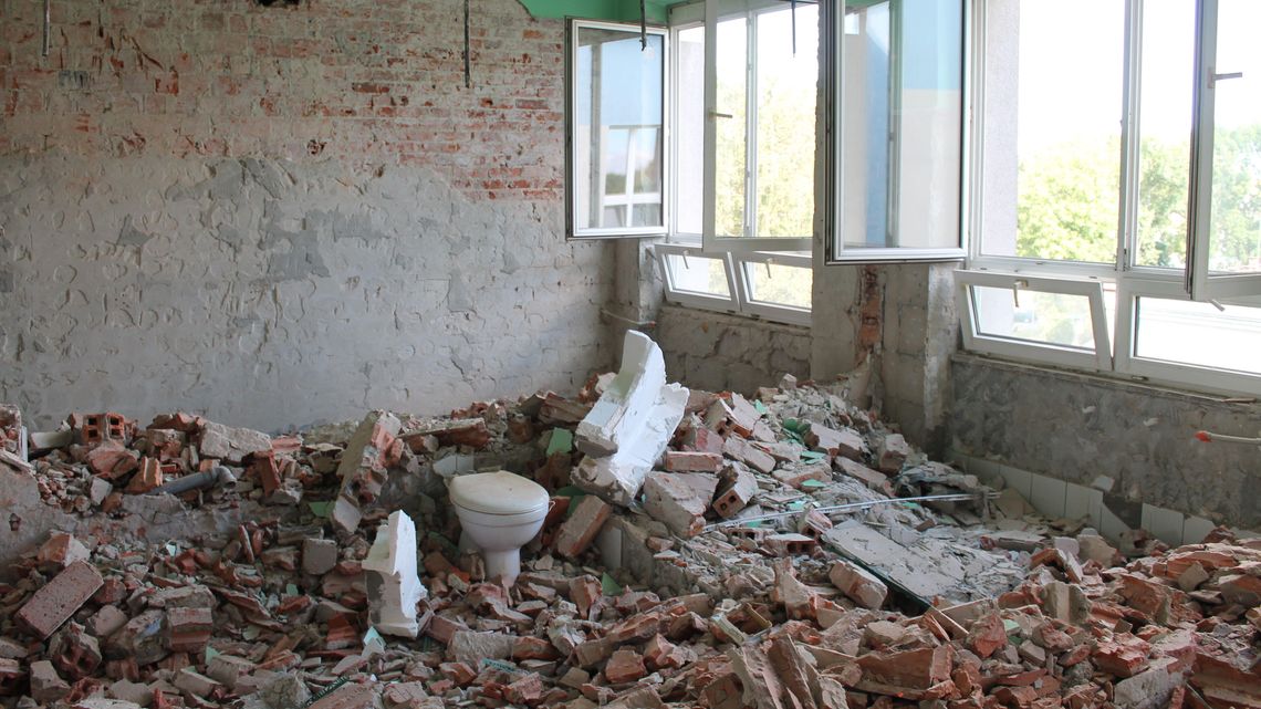 Lubelskie: Rozgrzebana intensywna terapia w szpitalu. Musieli przenieść wszystkich pacjentów Lubelskie: Rozgrzebana intensywna terapia w szpitalu. Musieli przenieść wszystkich pacjentów