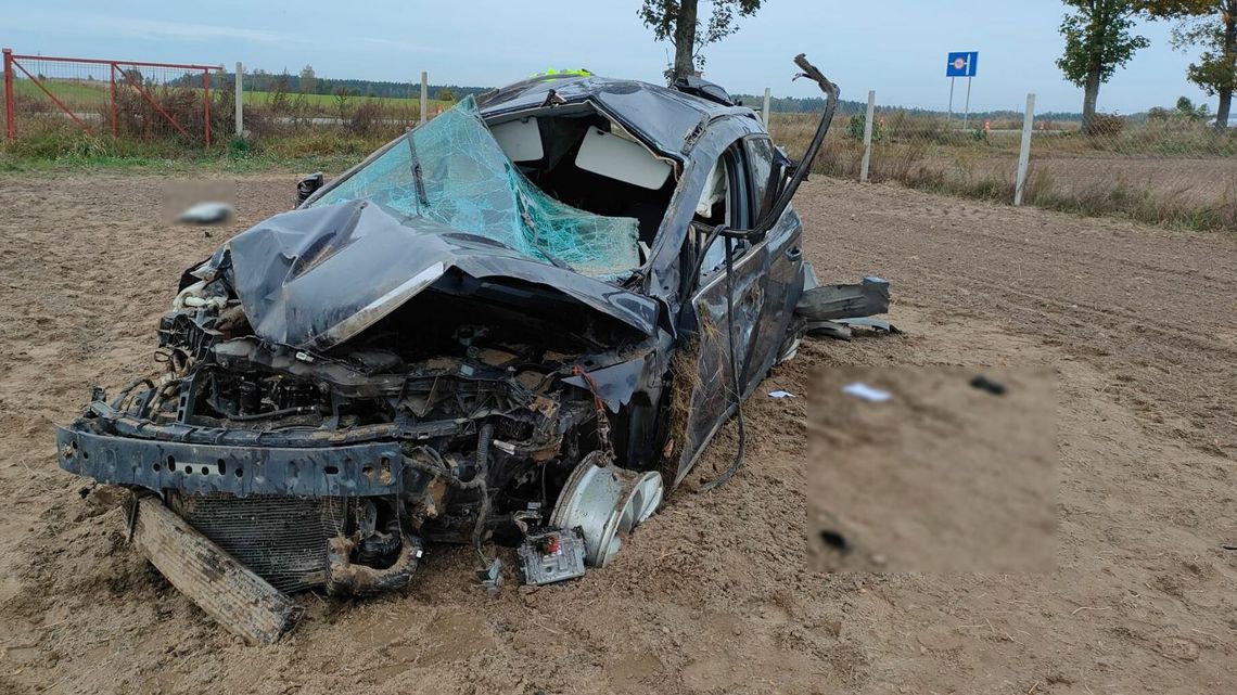 Lubelskie. Roztrzaskany ford. Nie żyje kierowca Lubelskie. Roztrzaskany ford. Nie żyje kierowca