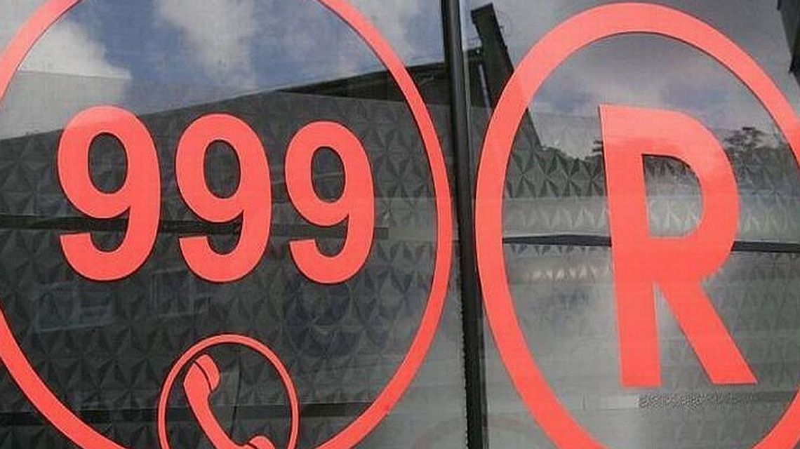 Lubelskie: Samochód uderzył w drzewo i się zapalił