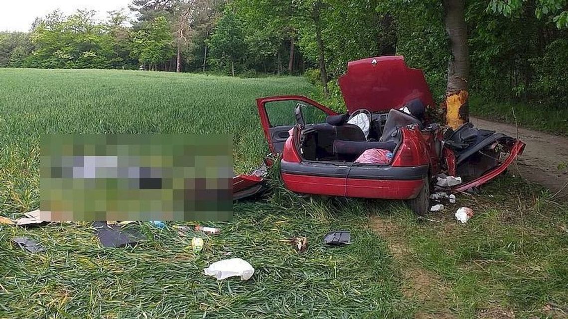 Lubelskie: Śmiertelny wypadek. Zginął pasażer samochodu, dwie osoby w szpitalu