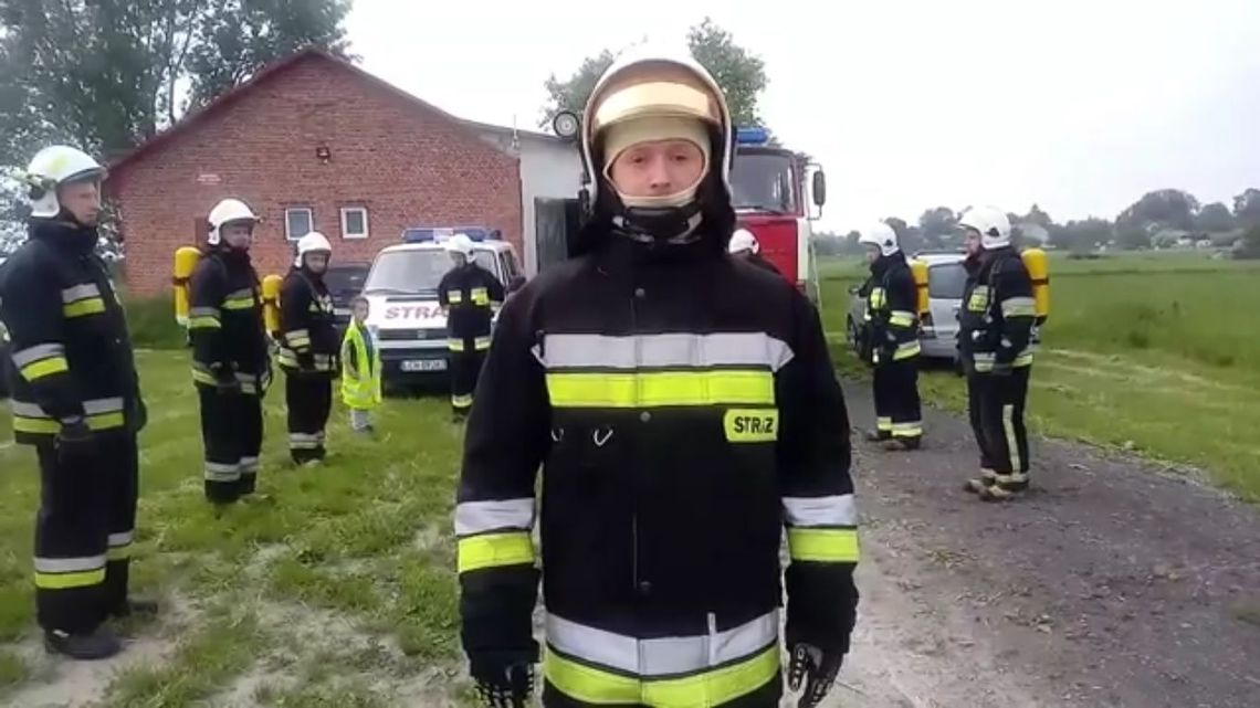 Lubelskie: Strażacy i policjanci robią pompki. Zbierają pieniądze dla chorych dzieci [wideo]